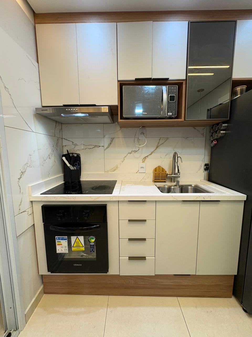 Móveis planejados — Cozinha compacta com bancada em mármore
