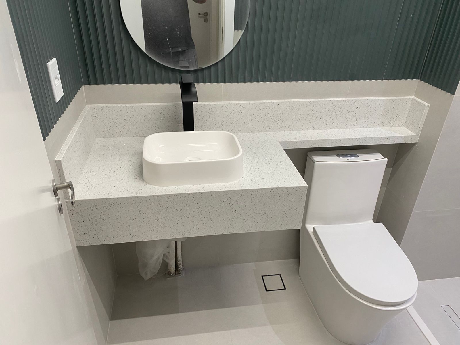Lavabo contemporâneo — Quartzo branco estelar